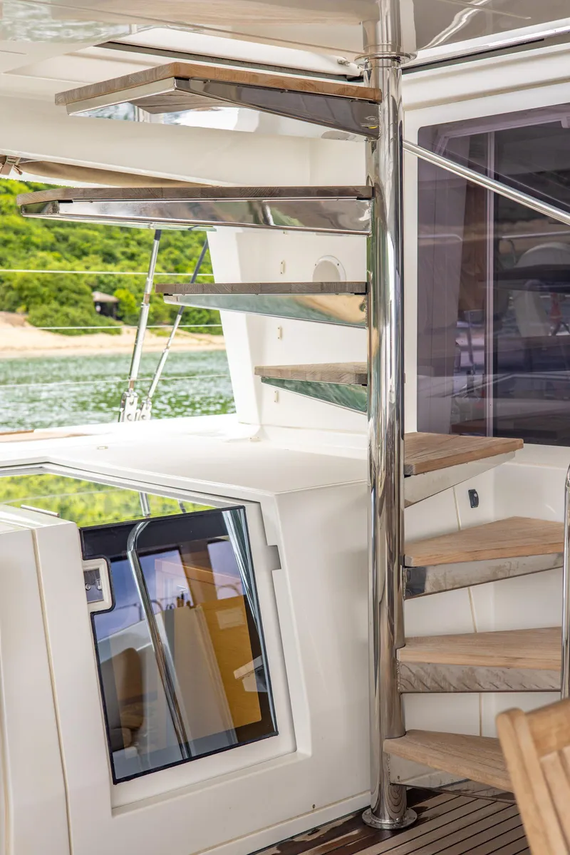 Slide: The Image of Lagoon 560 2012 - 61