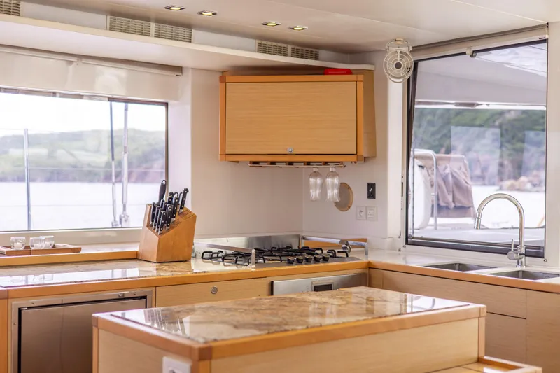 Slide: The Image of Lagoon 560 2012 - 68