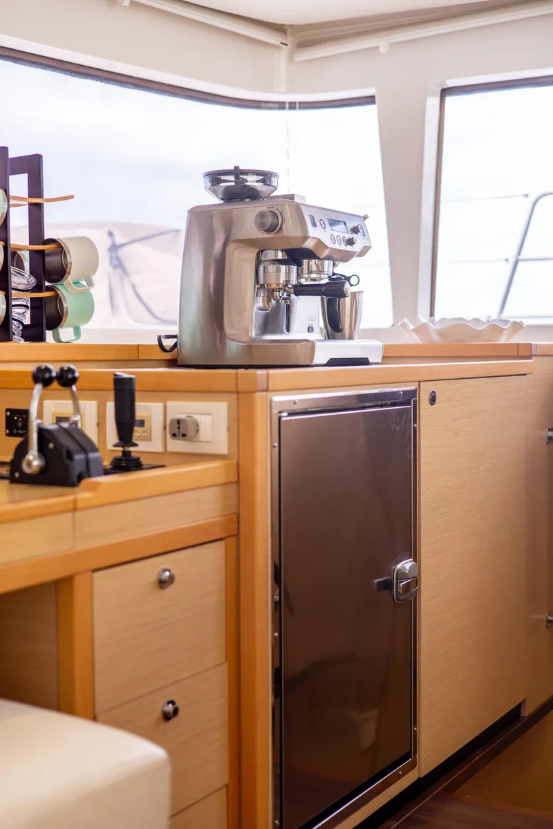 Slide: The Image of Lagoon 560 2012 - 70