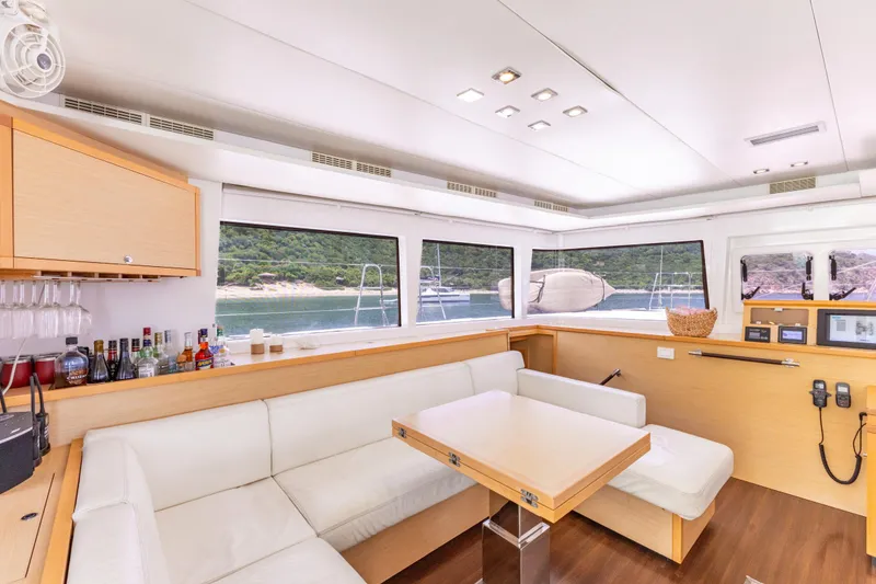 Slide: The Image of Lagoon 560 2012 - 96