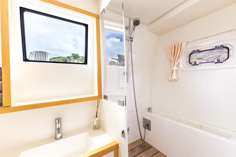 Slide: The Image of Lagoon 560 2012 - 99