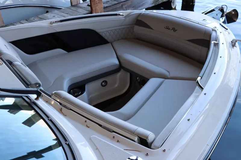 Slide: The Image of Sea Ray 260SXS 2023 - 11