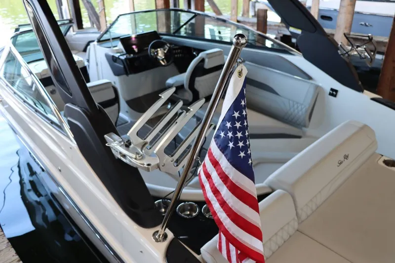 Slide: The Image of Sea Ray 260SXS 2023 - 12
