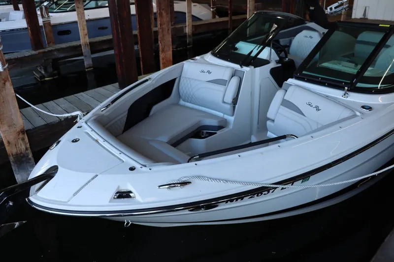 Slide: The Image of Sea Ray 260SXS 2023 - 15