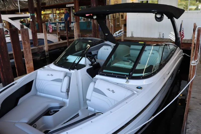 Slide: The Image of Sea Ray 260SXS 2023 - 17