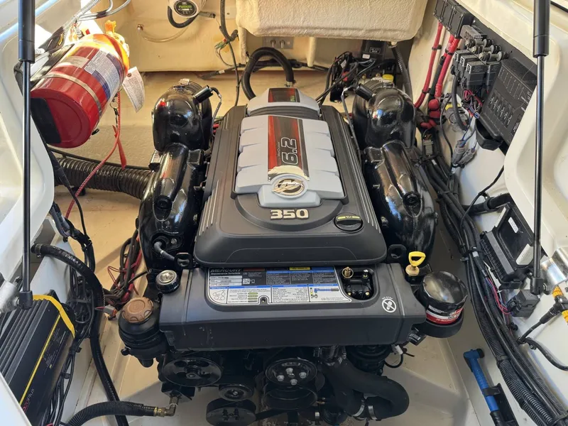 Slide: The Image of Sea Ray 260SXS 2023 - 21