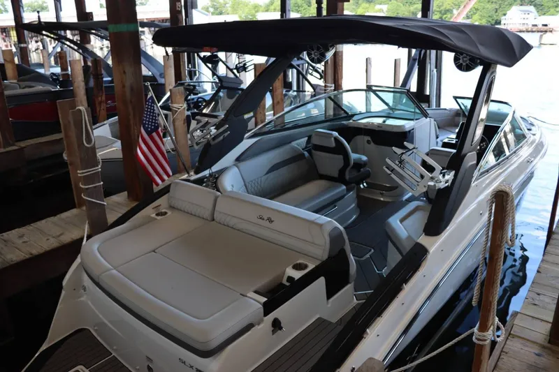 Slide: The Image of Sea Ray 260SXS 2023 - 6