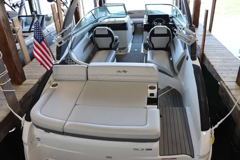Slide: The Image of Sea Ray 260SXS 2023 - 7