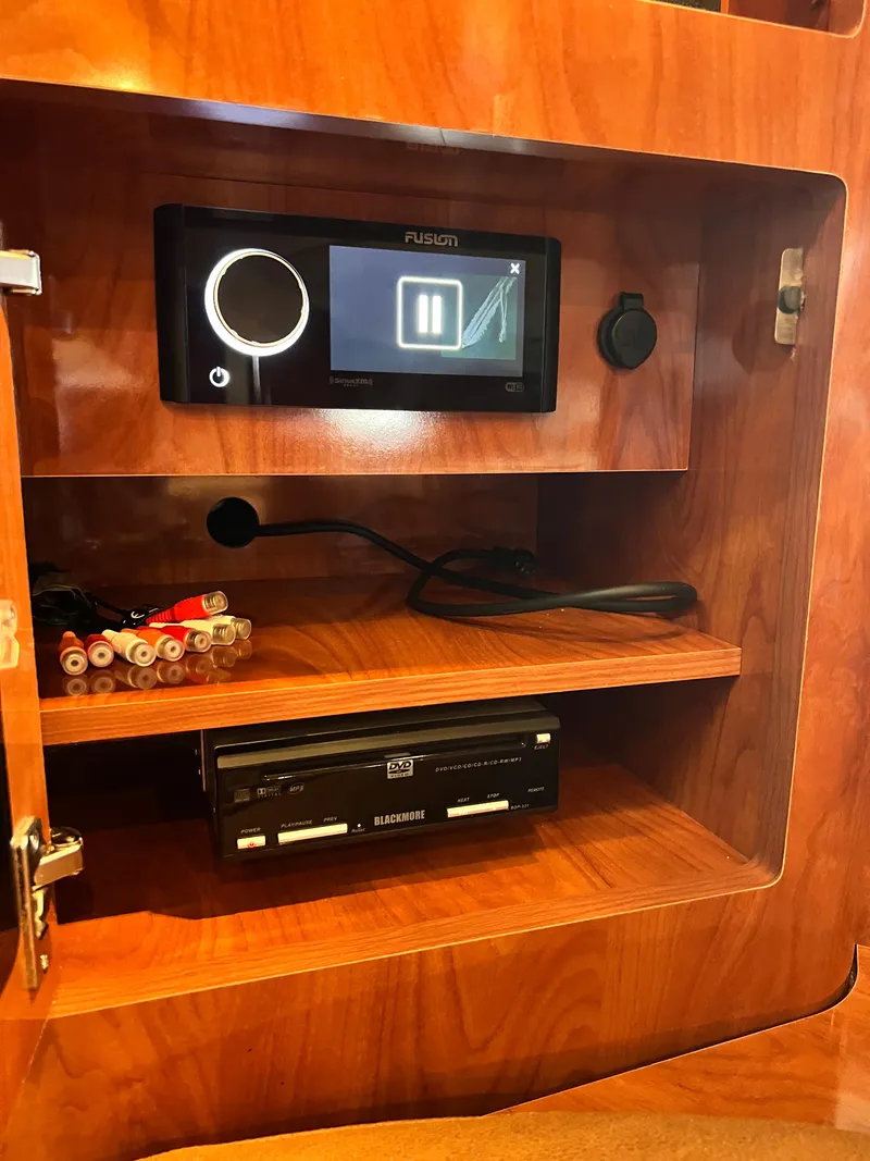 Slide: The Image of 2007 Four Winns 358 Vista audio system with Fusion stereo and Blackmore DVD player. - 24