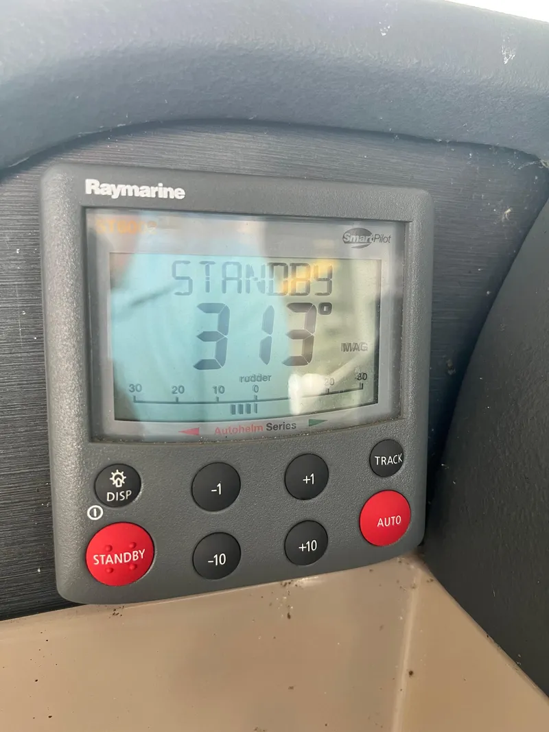 Slide: The Image of Raymarine autopilot display on 2007 Four Winns 358 Vista boat showing 313° heading. - 13