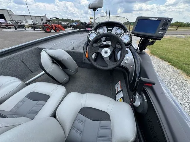 Slide: The Image of Tracker Pro Team 190 TX 2018 - 9