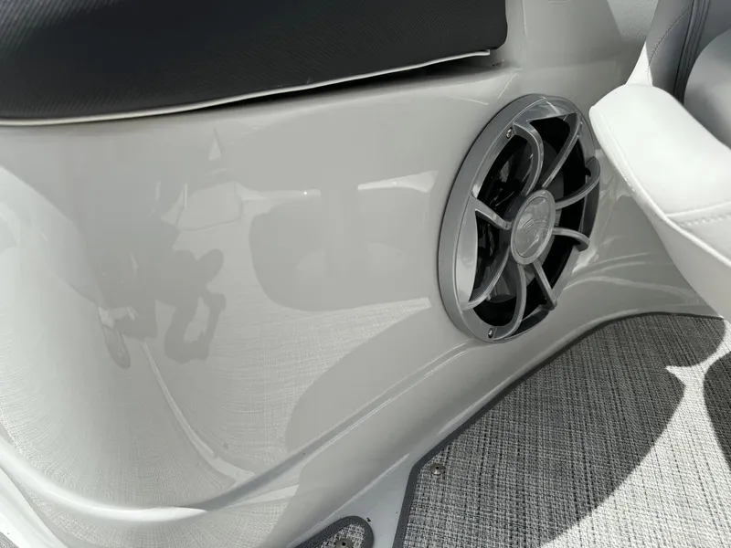 Slide: The Image of Crownline Boats 280 SS 2024 - 13