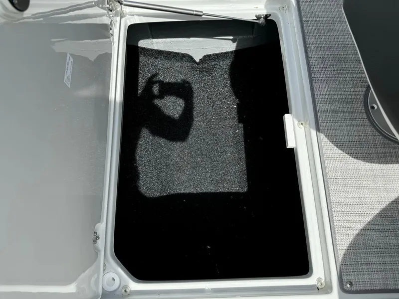 Slide: The Image of Crownline Boats 280 SS 2024 - 17