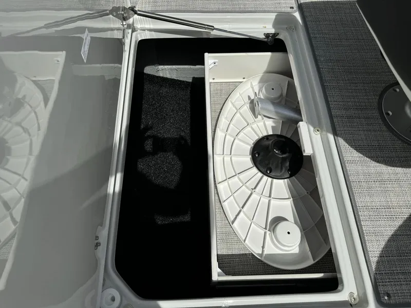 Slide: The Image of Crownline Boats 280 SS 2024 - 23