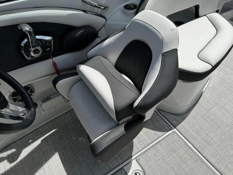 Slide: The Image of Crownline Boats 280 SS 2024 - 3