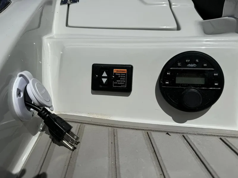 Slide: The Image of Crownline Boats 280 SS 2024 - 8