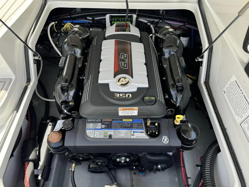 Slide: The Image of Crownline Boats 280 SS 2024 - 9