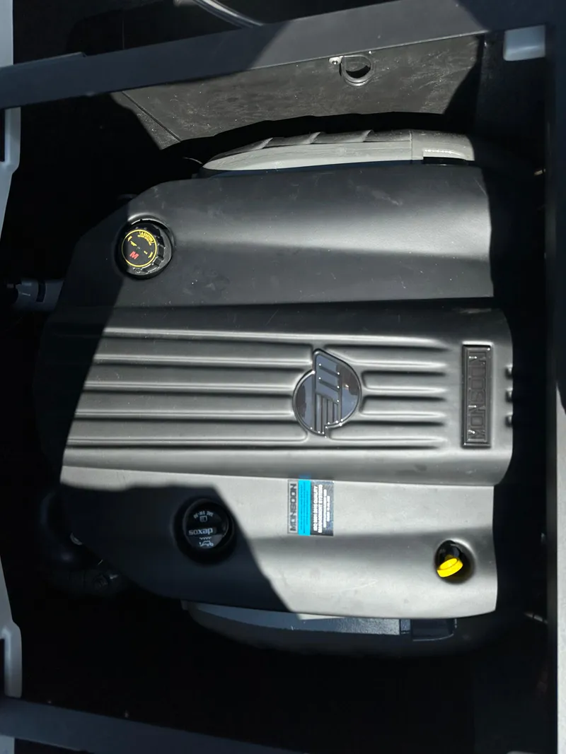 Slide: The Image of 2024 Malibu Wakesetter 21LXR engine compartment. - 7