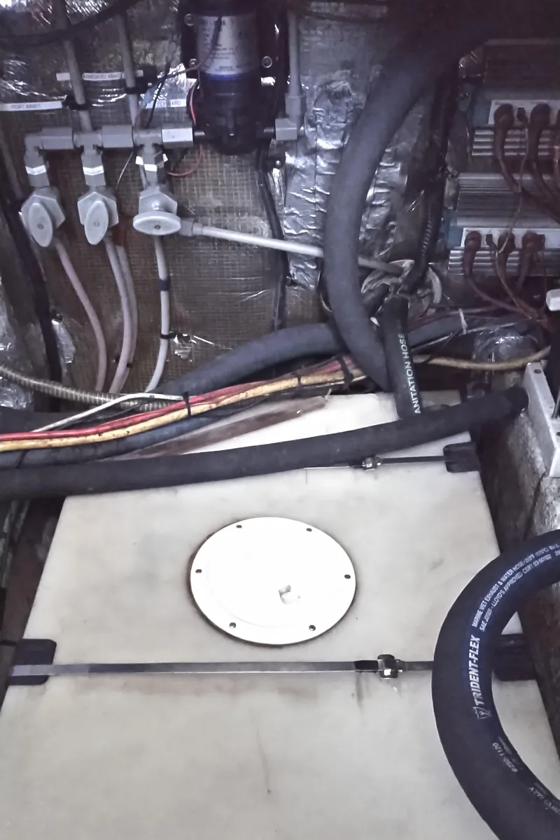 Slide: The Image of Mainship 350 Trawler 1999 - 61