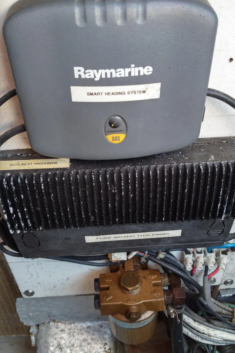 Slide: The Image of Mainship 350 Trawler 1999 - 62