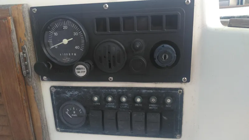 Slide: The Image of Mainship 350 Trawler 1999 - 65