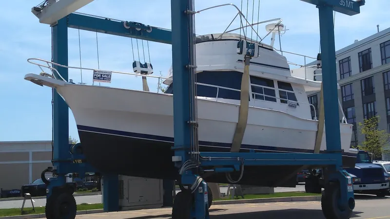 Slide: The Image of Mainship 350 Trawler 1999 - 70