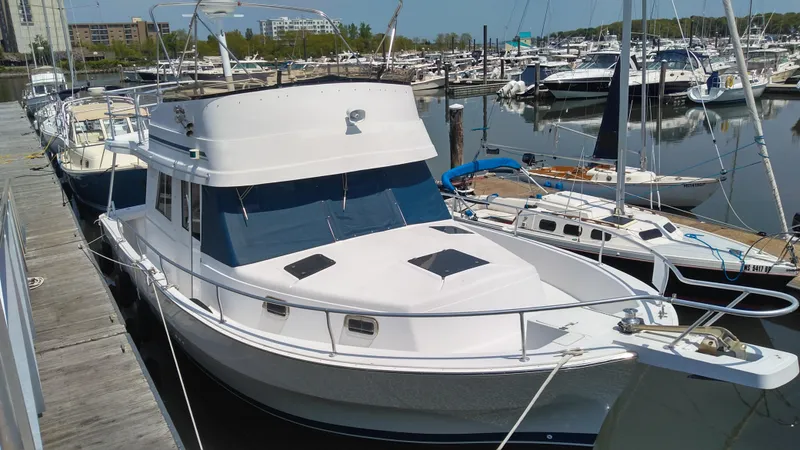 Slide: The Image of Mainship 350 Trawler 1999 - 77