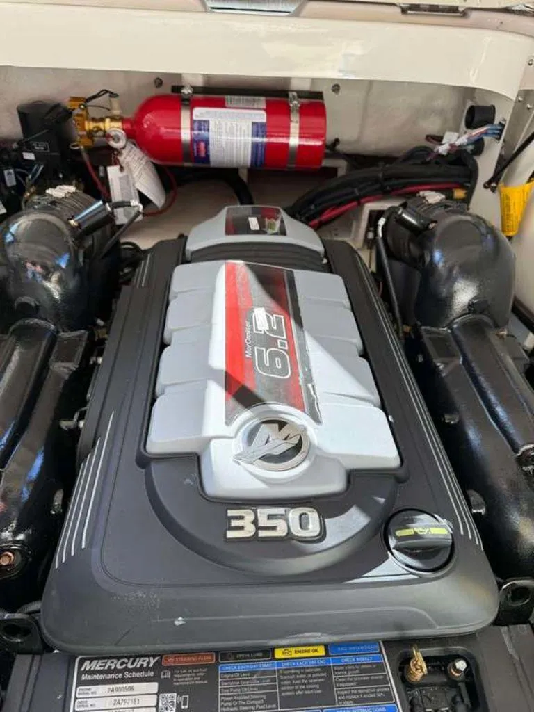 Slide: The Image of Sea Ray SDX 270 2024 - 9