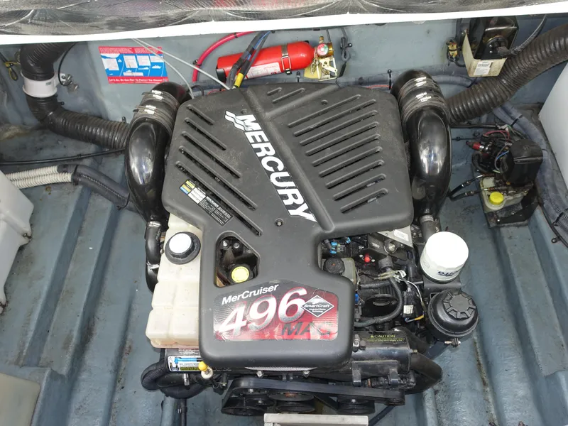 Slide: The Image of Mercury MerCruiser 496 engine in 2004 Sea Ray 280 Sundancer boat. - 27
