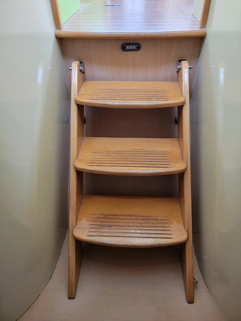 Slide: The Image of Lion Robertson & Caine Lion 46 2003 - 102