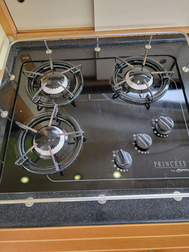 Slide: The Image of Lion Robertson & Caine Lion 46 2003 - 125