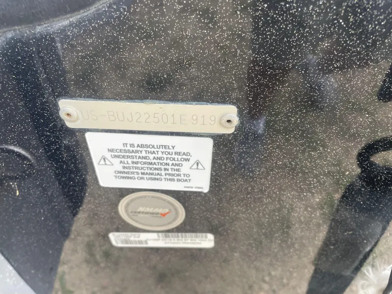 Slide: The Image of 2019 Nitro ZV19 Sport boat identification plate and safety instructions. - 5