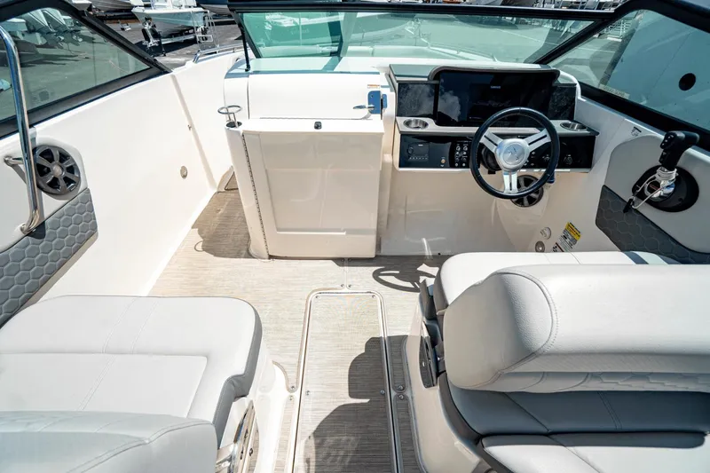 Slide: The Image of Sea Ray 250 SDX Outboard 2021 - 15