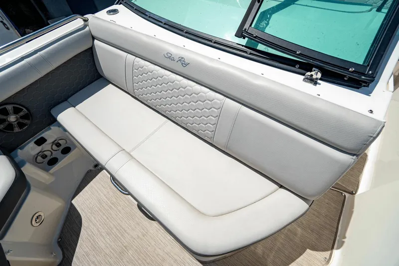 Slide: The Image of Sea Ray 250 SDX Outboard 2021 - 23