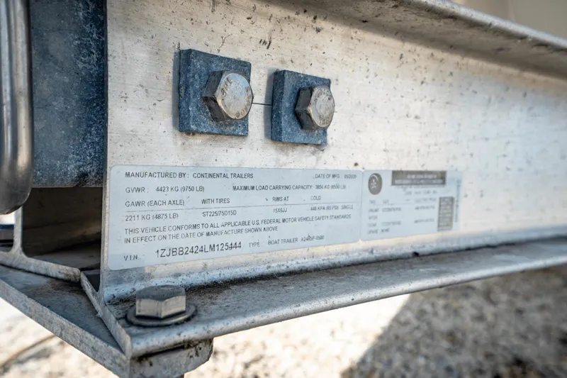 Slide: The Image of Sea Ray 250 SDX Outboard 2021 - 25