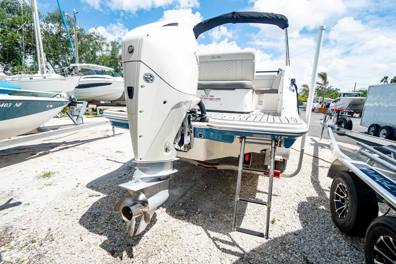 Slide: The Image of Sea Ray 250 SDX Outboard 2021 - 4
