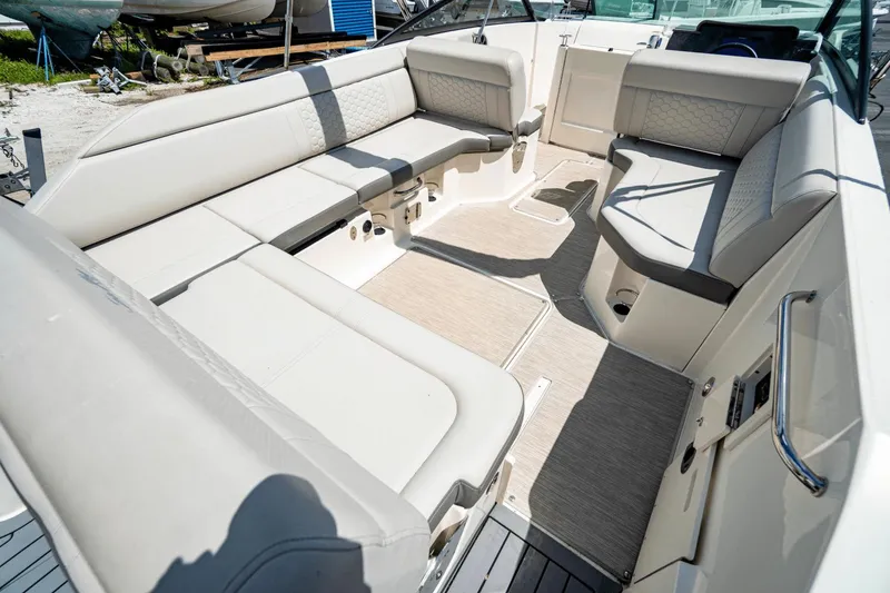 Slide: The Image of Sea Ray 250 SDX Outboard 2021 - 6