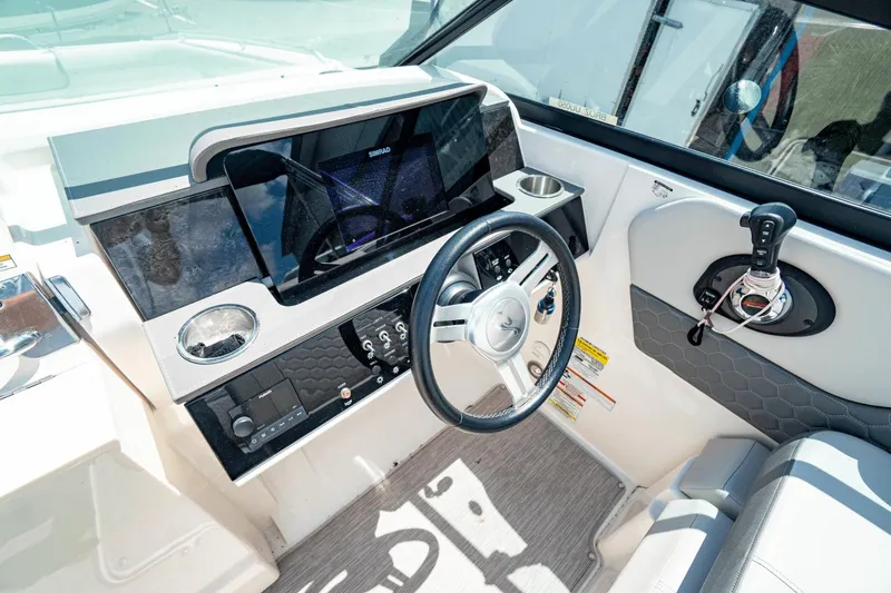 Slide: The Image of Sea Ray 250 SDX Outboard 2021 - 7