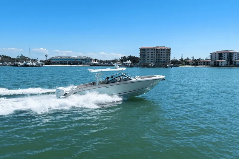 Slide: The Image of Boston Whaler 320 Vantage 2017 - 14