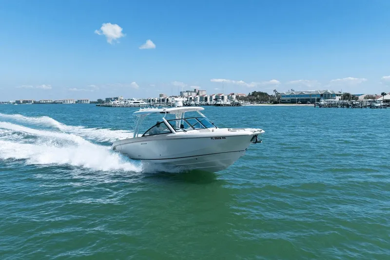 Slide: The Image of Boston Whaler 320 Vantage 2017 - 15