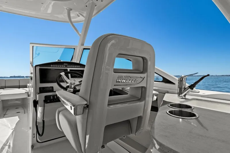 Slide: The Image of Boston Whaler 320 Vantage 2017 - 33