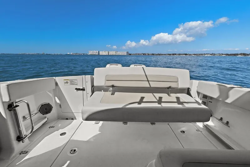Slide: The Image of Boston Whaler 320 Vantage 2017 - 38
