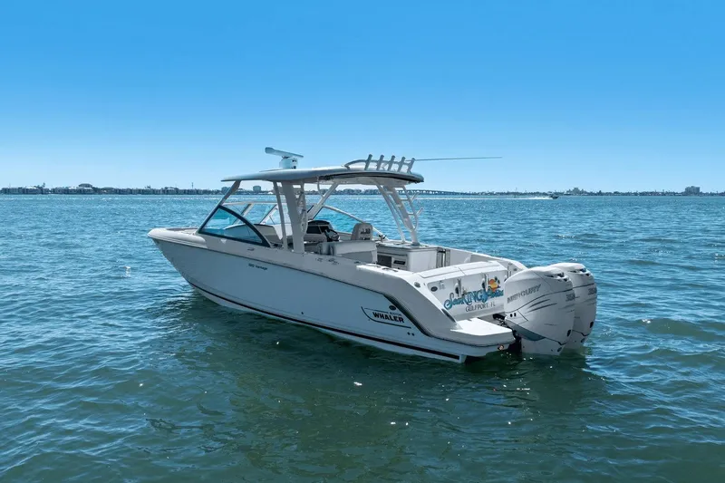 Slide: The Image of Boston Whaler 320 Vantage 2017 - 8