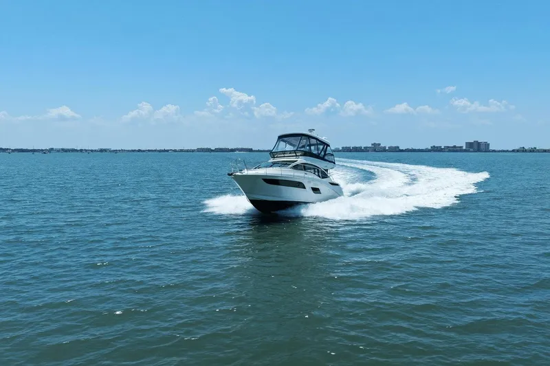 Slide: The Image of Sea Ray 400 Fly 2016 - 13