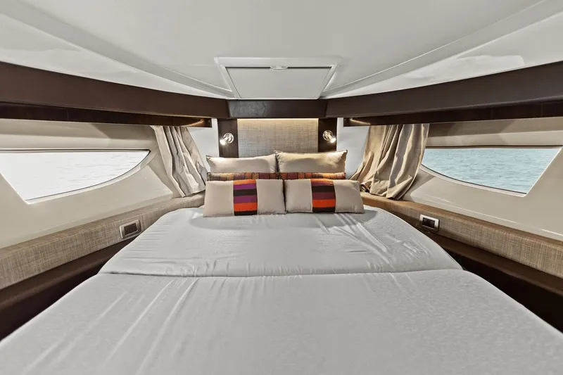 Slide: The Image of Sea Ray 400 Fly 2016 - 37
