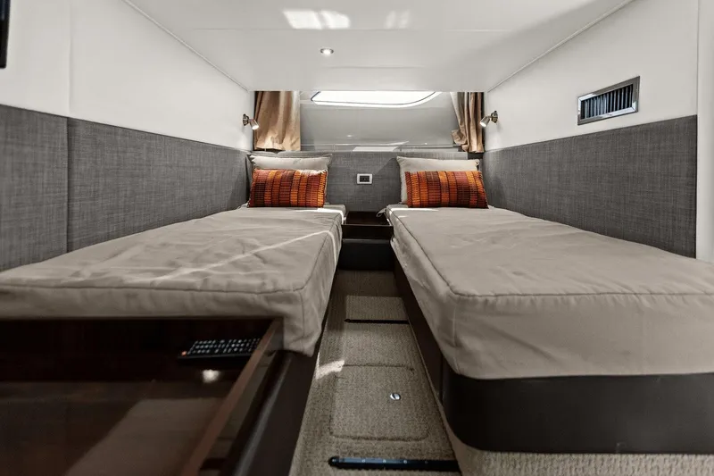 Slide: The Image of Sea Ray 400 Fly 2016 - 42