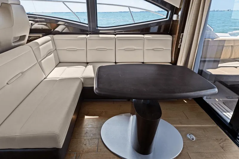 Slide: The Image of Sea Ray 400 Fly 2016 - 51