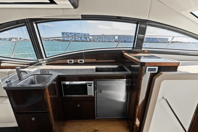 Slide: The Image of Sea Ray 400 Fly 2016 - 59