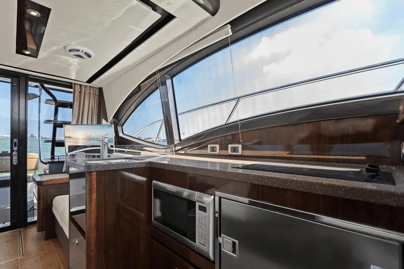 Slide: The Image of Sea Ray 400 Fly 2016 - 60