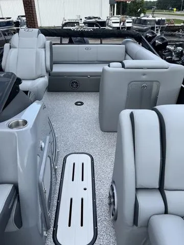 Slide: The Image of Veranda VTX22VLB 2025 - 11